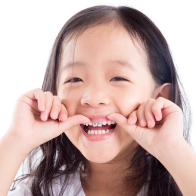 前歯の着色・歯が黒い